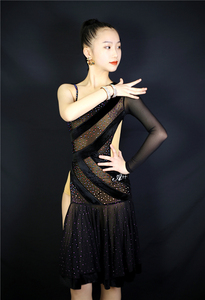 新款专业拉丁舞服少女表演服练功服比赛服高级感闪亮奥钻黑色裙装