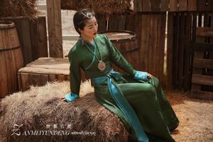 赞美云登原创藏族民族风新款女士藏袍博拉进口真丝西藏服拉萨裙