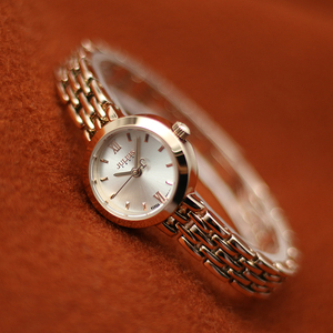 新款聚利时时尚简约正品玲珑手链时装表石英学生手表显白女表770