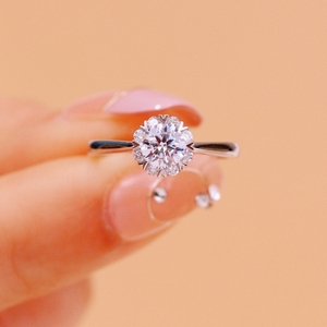 新品莫桑石钻戒女戒指925纯银镀18K白金铂金结婚时尚简约八围一心