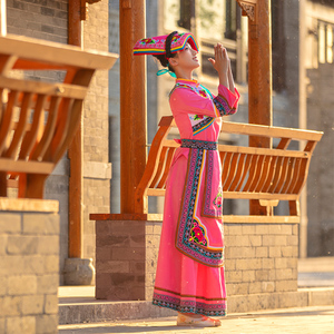 新款羌族服装女四川少数民族服饰彝族彝女衣服舞蹈特色演出服长裙