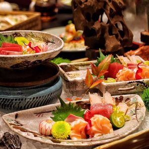 日本料理高边半月盘寿司盘刺身盘摆台创意骨盘日式陶瓷居酒屋餐具