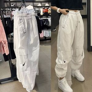 Nike耐克春夏季女裤高腰白色直筒束脚多口袋休闲户外运动裤DR6204