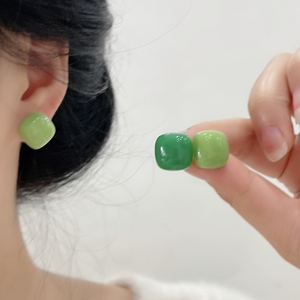 绿色系方糖耳钉女简约百搭气质耳环女小众设计感耳饰2024年新款潮