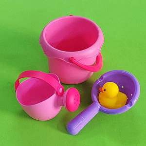 宝宝洗澡婴儿软胶小水桶花洒儿童玩沙戏水勺子游水小黄鸭玩具套装