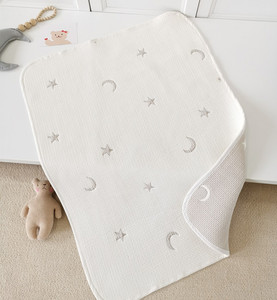 婴儿纯棉绗缝床单薄推车垫透气吸汗刺绣小垫子新生儿夹棉褥子定制