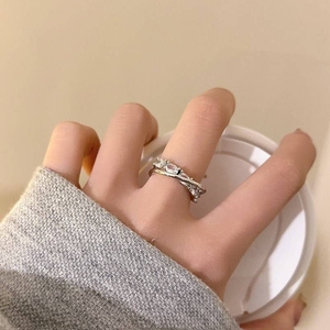 女生装饰戒指小众独特设计交叉单身潮酷高级感中性风戒指食指中指