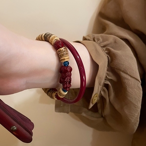 新中式朱砂椰壳手串独特复古手链女新款精致手镯手饰品貔貅红绳