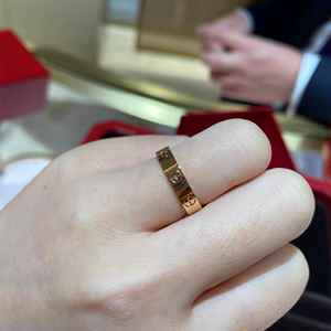 Cartier/卡地亚 经典款LOVE戒指单钻对戒 18K金 宽窄版情侣婚戒女