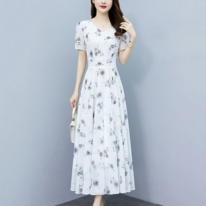 白色碎花雪纺连衣裙女2023年夏天新款小清新时尚气质修身显瘦长裙