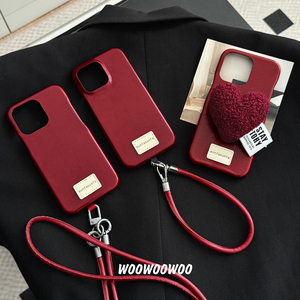 小众新年红色皮质手机壳毛绒爱心支架适用苹果14iphone15promax新款13女12高级感手提腕带挂绳斜挎背带保护套