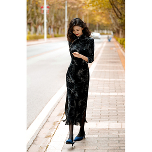 改良旗袍新中式黑色丝绒显瘦连衣裙年轻款少女2023新款长袖秋冬季