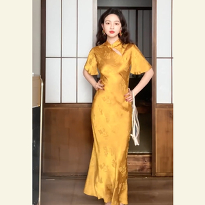 新中式旗袍改良日常可穿新娘晨袍订婚礼服高级感缎面金黄色连衣裙