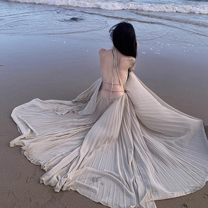 法式露背海边度假风吊带连衣裙仙女夏季超仙三亚拍照沙滩长裙飘逸