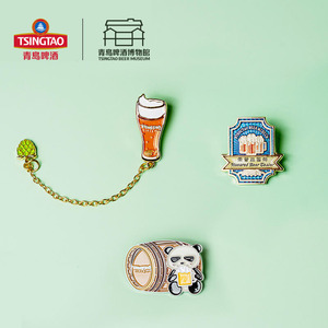 青岛啤酒博物馆时尚嗨皮熊猫酒桶金属徽章青岛啤酒官方文创