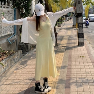 黄色针织吊带打底连衣裙女2024年夏季新款韩系中长款显瘦背心裙潮