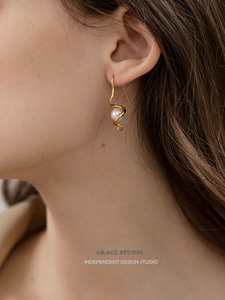 G/S法国女孩 小众法式不规则线条珍珠耳环女哑光金属扭曲几何耳饰