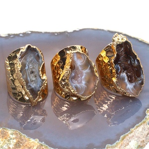 天然玛瑙戒指玛瑙晶芽自然型原石块鎏金边原石戒指电镀金宽边戒指