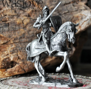 复古北欧式创意工艺品男士礼物圣斗士战士桌面摆件锡制品白马王子