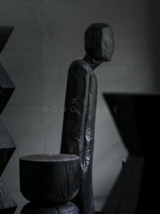 弄居∣侘寂风碳化黑木墩民宿酒店软装家具设计师创意实木矮凳子