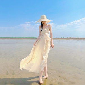 海边度假沙滩连衣裙新款吊带长裙旅游白色拍照适合雪纺海滩杏色女