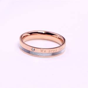 单钻英文字母彩贝钛钢戒指个性玫瑰金时尚情侣戒食指女长保色指环