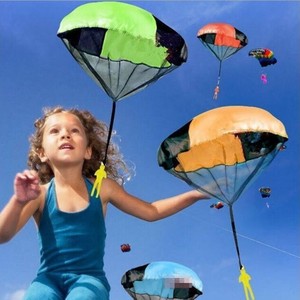 儿童玩具手抛降落伞幼儿园降落伞兵人跳伞飞机户外运动亲子玩具