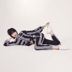 Adidas/三叶草 JI WON 女款条纹休闲外套短裤长裤连体衣 FJ9305