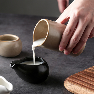 日式陶瓷哑光黑白奶盅大小号咖啡蜂蜜奶杯欧式西餐牛排调料酱汁斗