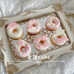 粉色国潮中式甜品台婚礼百天周岁生日蛋糕定制棒棒糖甜甜圈6个起