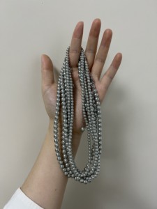 高级感灰色珍珠项链法式复古贝珠锁骨链水晶珍珠颈链真多麻色