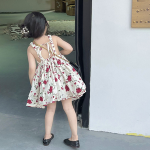 韩版童装2024夏季新款女童复古玫瑰度假连衣裙儿童韩版吊带背心裙