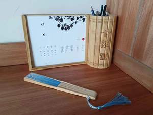 2024年诗经台历木质笔筒摆件创意中国风原创楠竹日历可定制LOGO