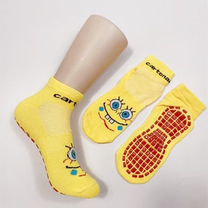 海绵宝宝点胶防滑儿童袜子五个尺码全家福蹦床袜网眼透气运动袜子