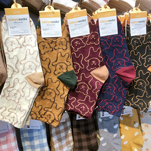 进口1021韩国袜子简笔画可爱小熊女棉袜设计感拼色中筒袜