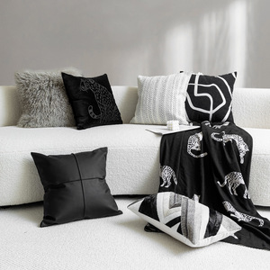 法式中古风抱枕高级感黑色刺绣豹子客厅沙发靠垫轻奢样板间靠枕套