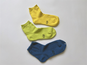 R* 13 特殊材质亮色纯色中筒袜女袜少量全店售出不退换