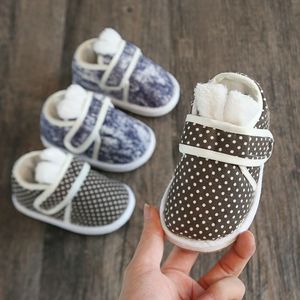 宝宝手工棉鞋1-2岁3冬季加绒加厚儿童布鞋虎头鞋牛筋底男女童室内