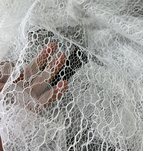 新款缕空白色硬挺蕾丝刺绣花朵花边婚纱礼服装面料布料设计师布料