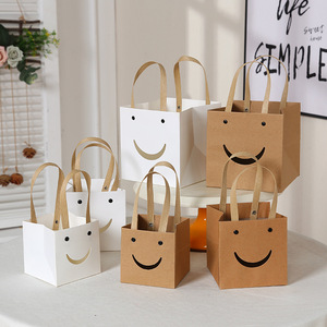 创意笑脸方袋正方形手提纸袋月饼蛋挞礼品袋巴斯克包装袋手拎袋