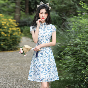 越南奥黛旗袍2022年新款显瘦短款年轻款女夏茶服改良连衣裙青花瓷