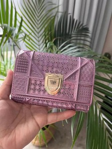 国内现货 Dior/迪奥 女士 粉紫色藤格纹金扣三折短钱包