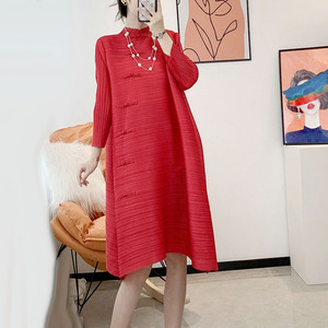 新中式立领褶皱旗袍裙女盘扣套头压褶显瘦过膝中长款三宅连衣裙红