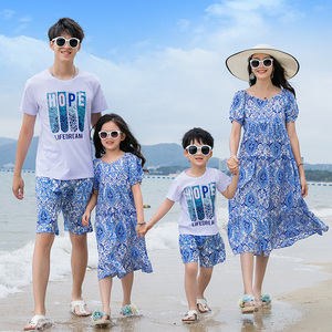 海边亲子装一家三口夏装2024新款大码母女沙滩裙父子套装三亚旅游