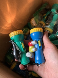 幼儿园小学生放学可以用的手电筒挂件复古钨丝灯儿童宝宝玩具礼物
