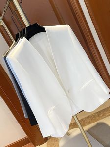 小个子白色西装外套女高级感今年流行2024春秋新款短款休闲小西服