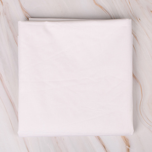 米白色纯棉贡缎梭织布复合防水布料防水床垫宝宝隔尿垫面料
