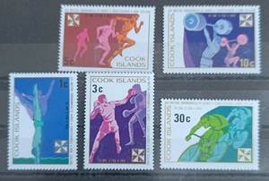 邮票:库克群岛1974年英联邦运动会赛跑举重跳水拳击自行车等5票全