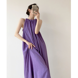 麻料无袖挂脖连衣裙长款女夏季高级感气质度假风紫色苎麻吊带长裙