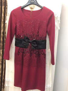 秋冬玫红连衣裙99新买来就穿过一次，薄尼料，便宜卖。衣长85